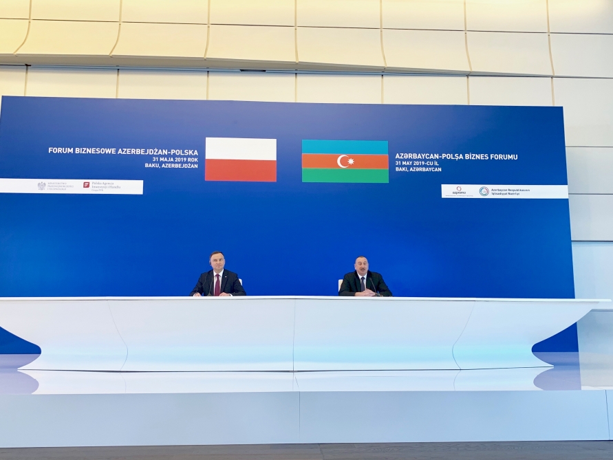 bakida-azerbaycan-polsa-biznes-forumu-kecirilib